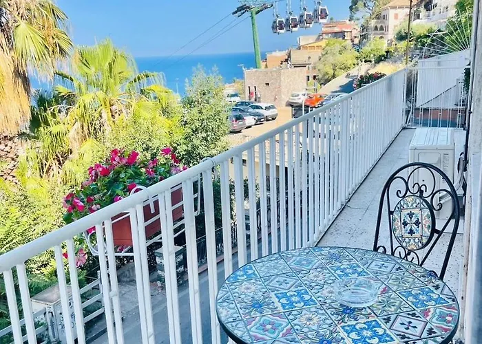 Domenica Apartment *